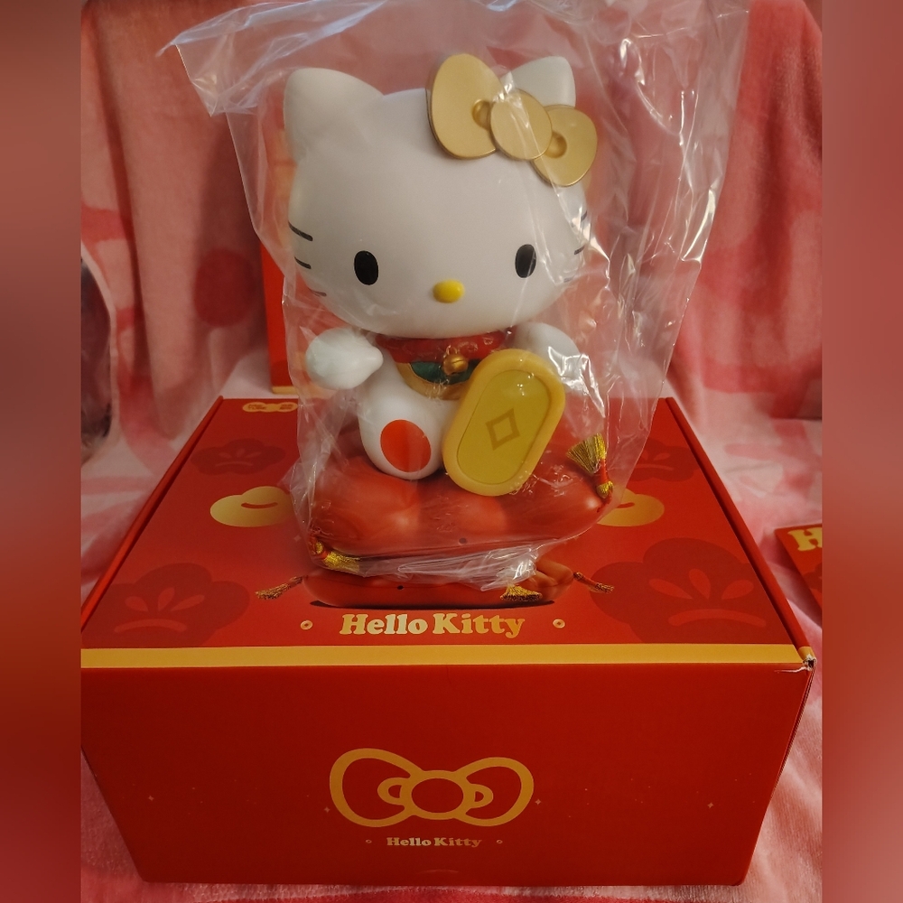 EXCLUSIVE - Hello Kitty x MarTube Lucky Cat Nightlight Set - Picture 10 of 15